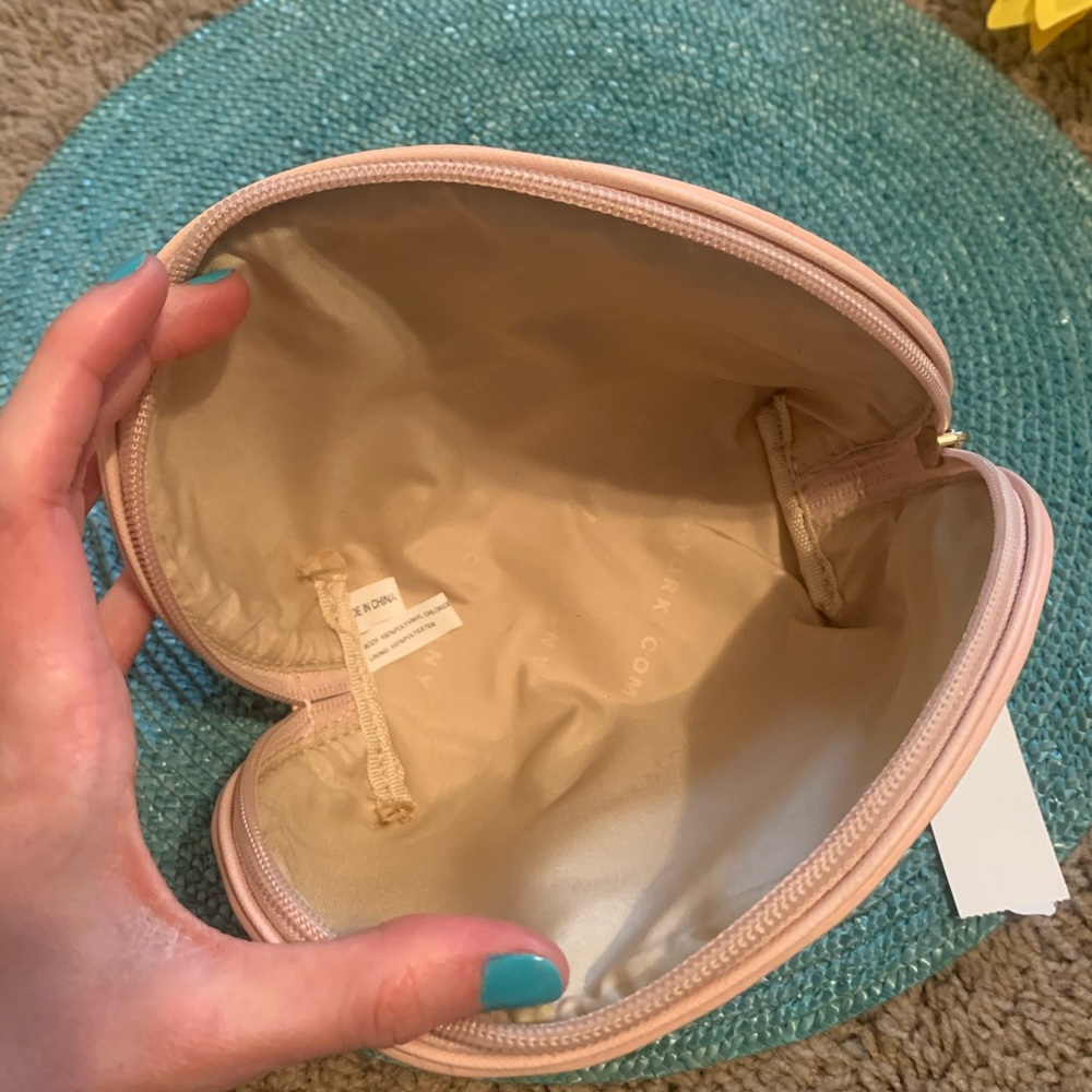 NWT💜 NY&Co Makeup Bag - Picture 4 of 4